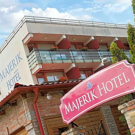 Hotel Majerik 3*