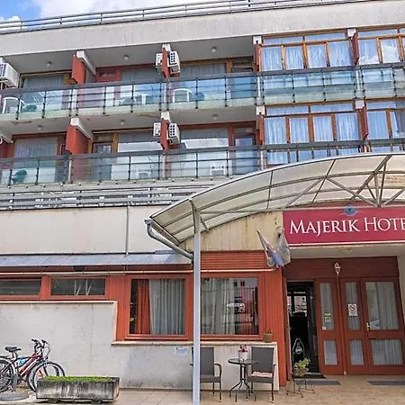 Hotel Majerik 3*