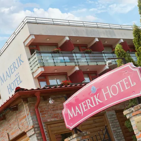 فندق Majerik